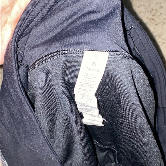 grey and black speed up size 4 lulu lemon shorts - Picture 3 of 3